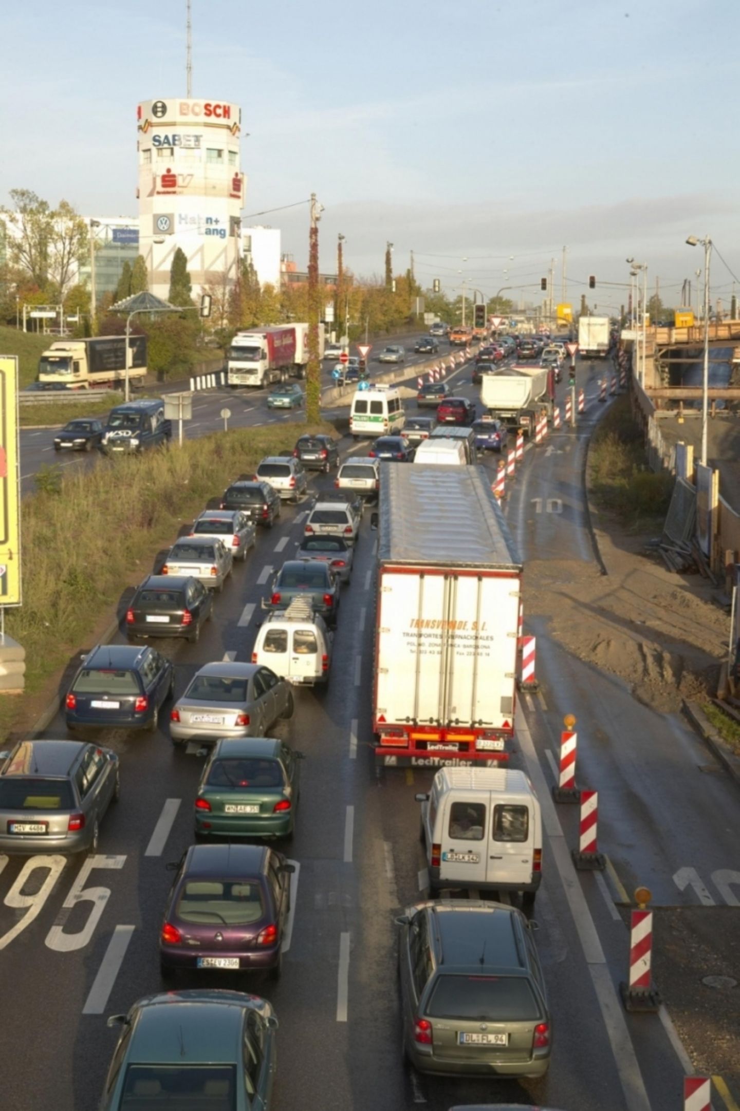 Verkehr belastet die Straßen