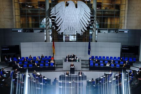 Tausende Mitarbeiter von Bundestagsabgeordneten sollen einen steuerfreien Corona-Bonus von bis zu 600 Euro bekommen