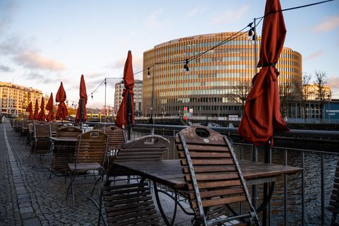 Die Morgenlage am Donnerstag: Bayern fordert dauerhafte Steuersenkung für die Gastronomie