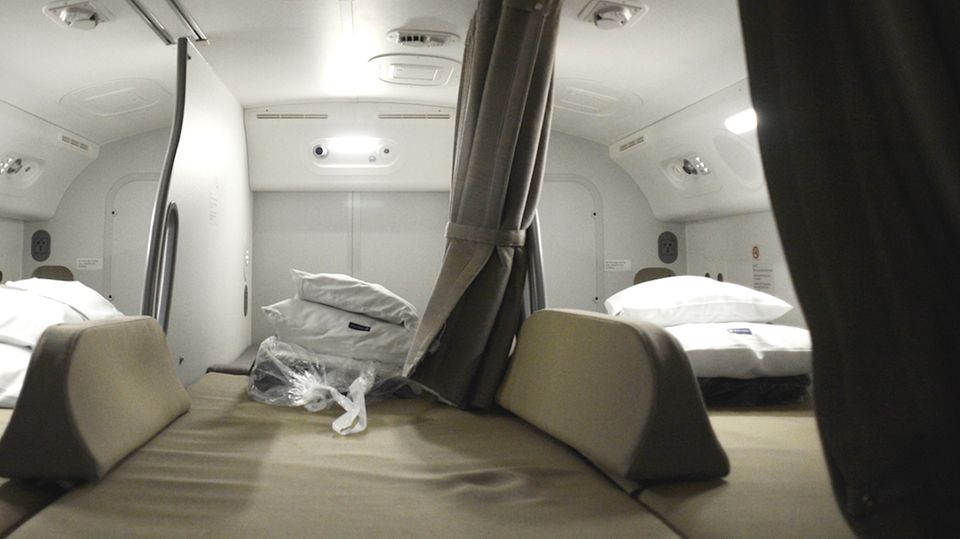 This is what it looks like in the secret sleeping cabins of the aircraft crews.