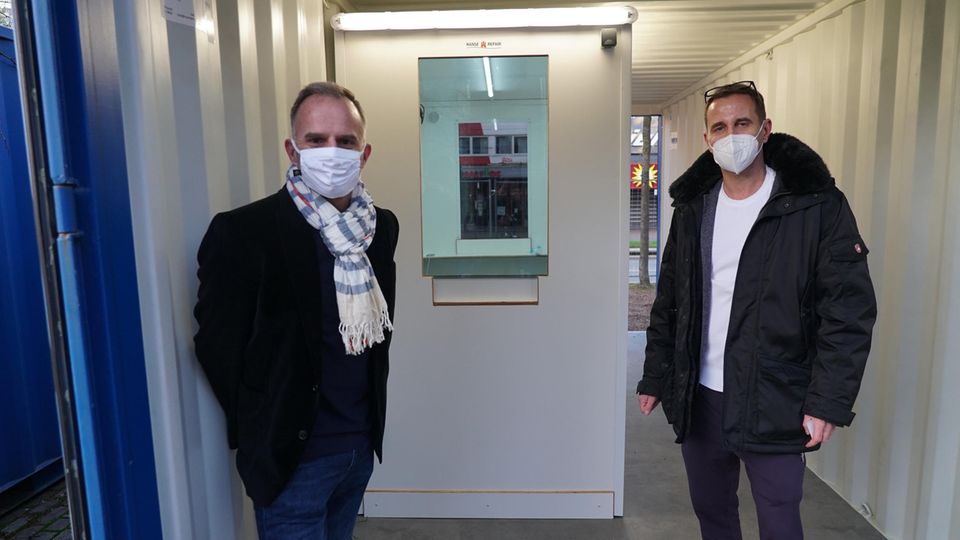 Die Initiatoren Axel Strehlitz (links) und Heiko Fuchs im Corona-Testcenter auf der Reeperbahn Die Initiatoren Axel Strehlitz (links) und Heiko Fuchs im Corona-Testcenter auf der Reeperbahn
