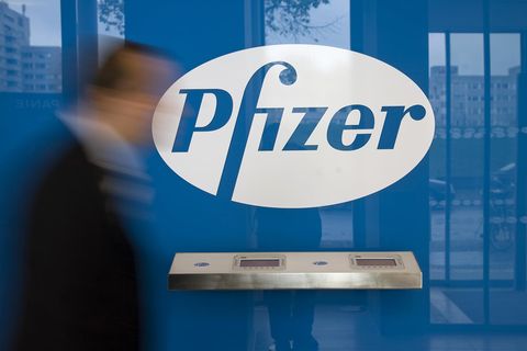 Der Pharmakonzern Pfizer hat das Auslieferungsziel bei seinem Corona-Impfstoff in diesem Jahr halbieren müssen