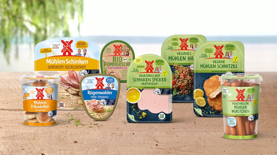 Rügenwalder Mühle: Die Anzahl der Produkt-Alternativen zum Fleisch wächst bei der Rügenwalder Mühle. Die Anzahl der Produkt-Alternativen zum Fleisch wächst bei der Rügenwalder Mühle.