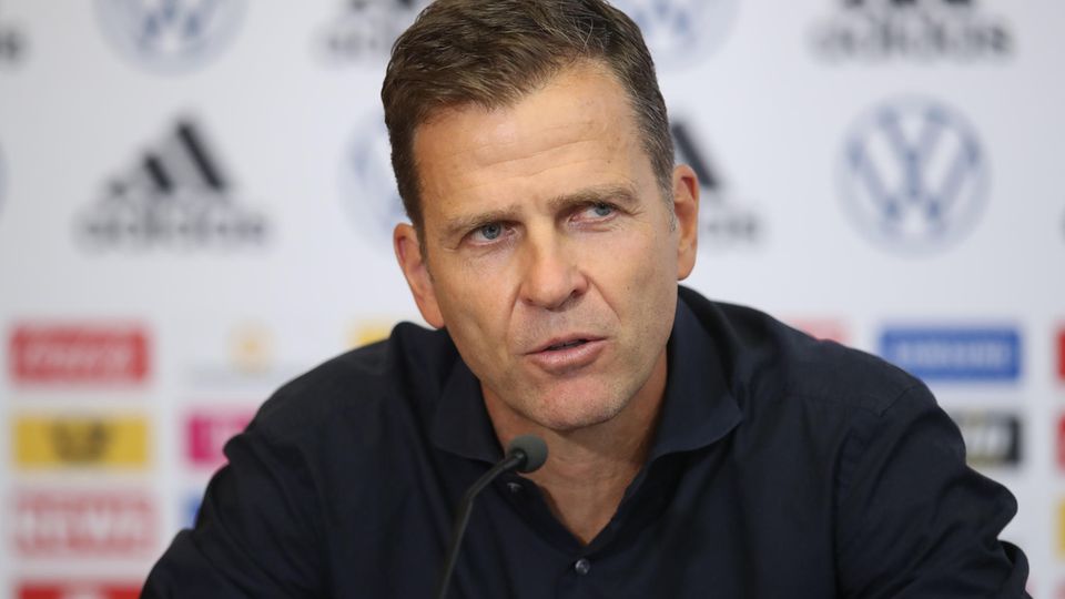 Carte Autographe Oliver Bierhoff – Original, Non Certifiée, Joueur DFB (Allemagne)