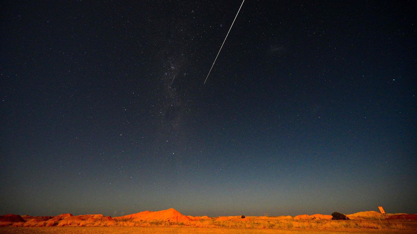 Der große Moment in der Wüste Südaustraliens: Die Kapsel tritt in die Erdatmosphäre ein.