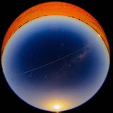 Über der Wüste Südaustraliens: Die Kapsel tritt in die Erdatmosphäre ein.