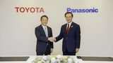 Toyota (Akio Toyoda) und Panasonic (Kazuhiro Tsuga) vereinbaren Zusammenarbeit bei der Batterieproduktion