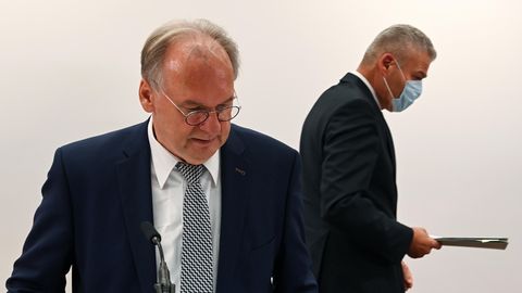 Reiner Haseloff (CDU), Ministerpräsident von Sachsen-Anhalt (l.) und Ex-Landesinnenminister Holger Stahlknecht (CDU)