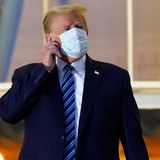 Der (Ohn-)Mächtige  Das Virus macht auch vor dem mächtigsten Mann der Welt nicht halt. US-Präsident Donald Trump wird im Oktober infiziert. Seine Rückkehr aus dem Krankenhaus inszeniert er pompös. Noch auf dem Balkon des Weißen Hauses nimmt er seine Maske vom Gesicht.