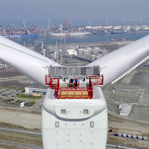 Das Foto zeigt die etwas kleinere GE Haliade-X in Rotterdam.