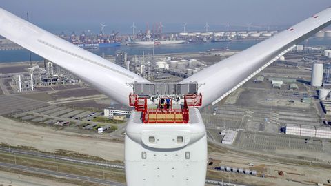 Das Foto zeigt die etwas kleinere GE Haliade-X in Rotterdam.