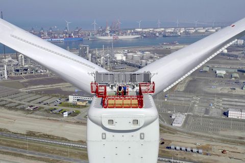 Das Foto zeigt die etwas kleinere GE Haliade-X in Rotterdam.