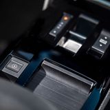 Der Citroën ë-C4 hat 16 Ablagen, die ein Volumen von 39 Litern fassen