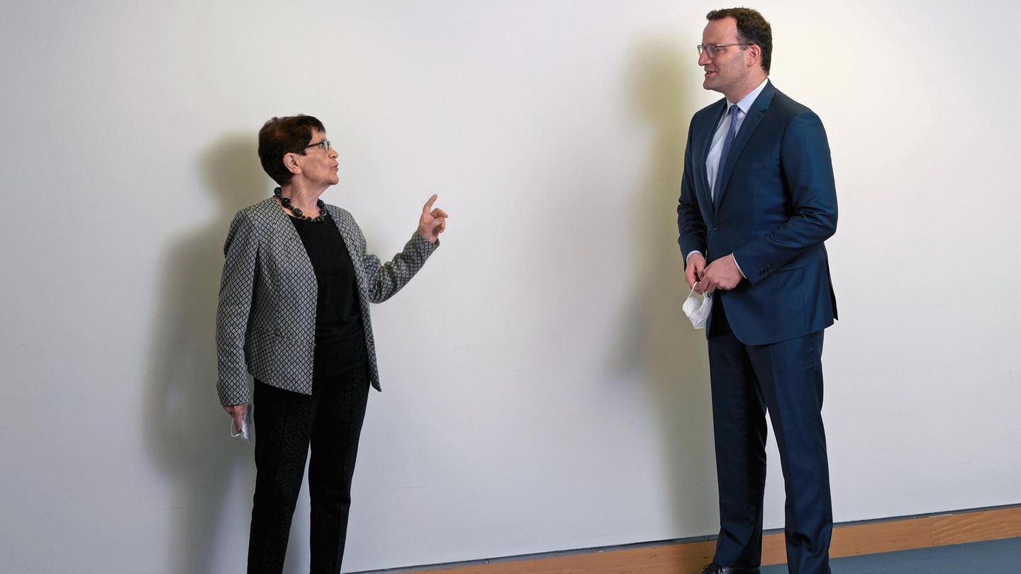 Jens Spahn Gesundheitsminister CDU Rita Süssmuth 27.11.2020 © Götz Schleser Rita Süssmuth, 83, und Jens Spahn, 40, hatten im Bundesgesundheitsministerium in Berlin viel zu bereden