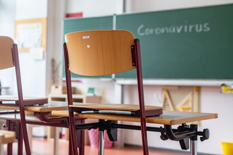 Wissenschaftler der Leopoldina empfehlen, die Schulpflicht ab nächster Woche bis zu den Weihnachtsferien aufzuheben.
