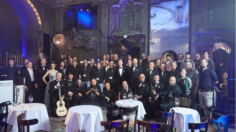 Max Raabe Max Raabe, das Palast Orchester und viele Helfer, ohne die kein Konzert möglich wäre