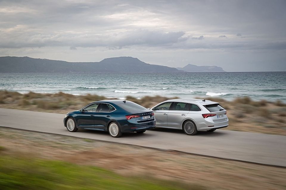 Auch den Skoda Octavia bietet der tschechische Autobauer nach wie vor als Limousine (links) und als Combi an Auch den Skoda Octavia bietet der tschechische Autobauer nach wie vor als Limousine (links) und als Combi an