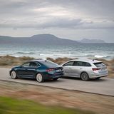 Auch den Skoda Octavia bietet der tschechische Autobauer nach wie vor als Limousine (links) und als Combi an