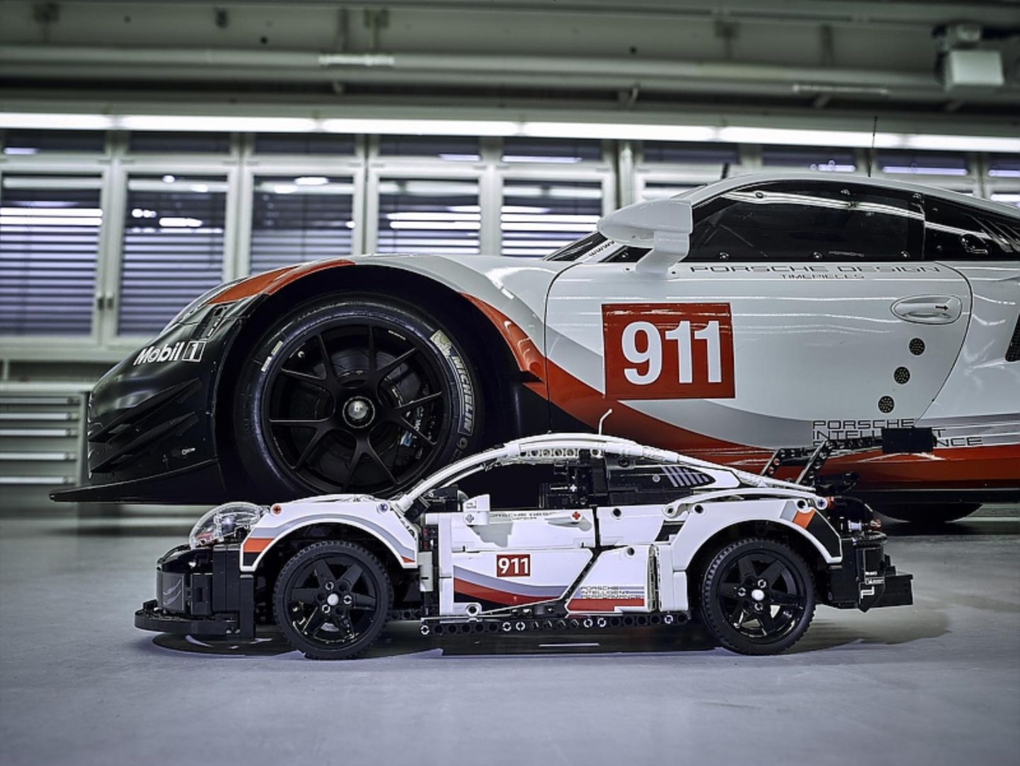 Porsche 911 RSR