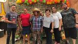 Gründerin Dona Carmen (M.) mit Mitgliedern und Helfern der Oficina Cultural da Mulher da Comunidade Menino Chorão