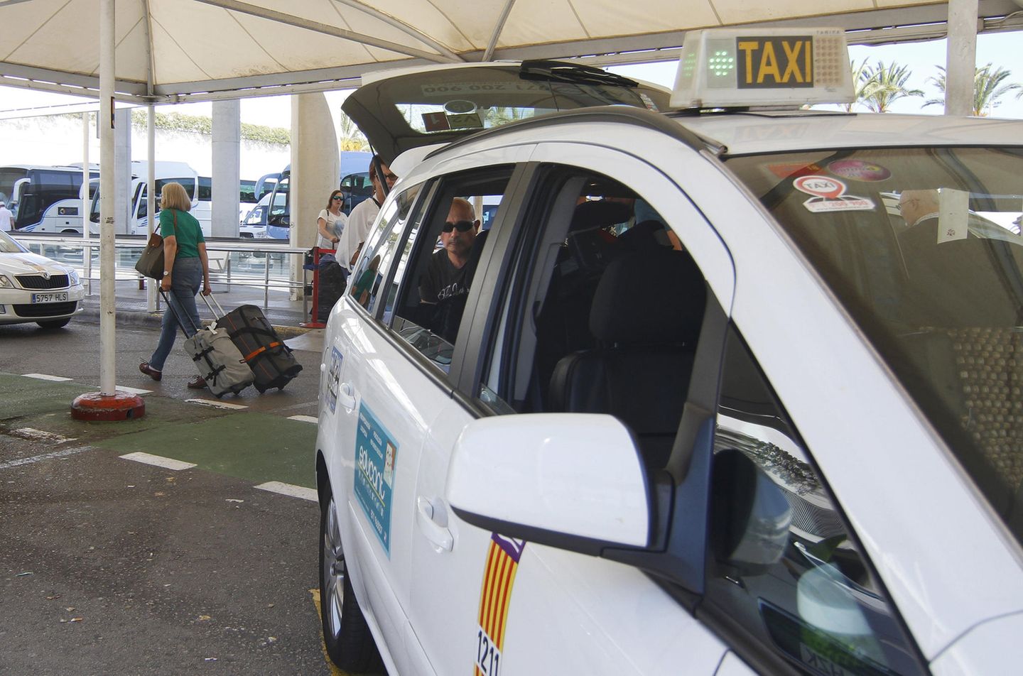 Ein Taxi am Aeroport de Son Sant Joan auf Mallorca