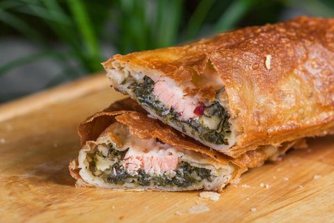 Gamerschlags Küche : Saftiger Lachs mit Spinat in Blätterteig-Hülle: So gelingt der Fisch perfekt