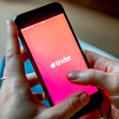 Tinders Nutzung der "Swipe-Funktion" ist seit Ende Februar bis in den Herbst zweistellig gestiegen 