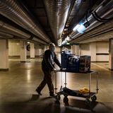 Die Sauerstoffsättigung in seinem Blut machte Wenzel D. nach seinem Klinikaufenthalt noch Probleme. Zwei Sauerstoffgeräte, ein tragbares und ein stationäres für die Nacht, musste Wenzel D. mitnehmen. Mittlerweile kommt er nachts ohne Sauerstoffgerät aus, auch wenn er still sitzt, geht es ohne. 