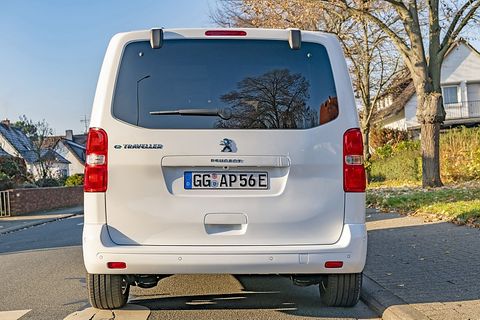 Die Typenbezeichnung hinten links verrät den Elektro-Transporter
