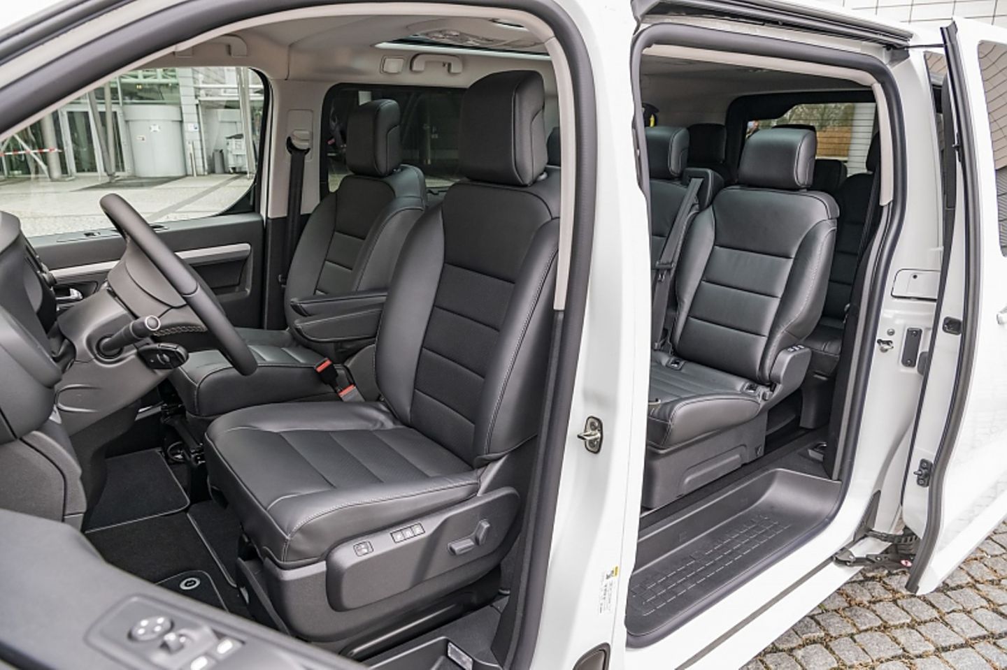 In der Business VIP-Version sind die acht Sitzplätze mit Leder bezogen