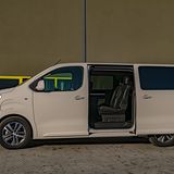 Die elektrischen Schiebetüren erleichtern den Einstieg