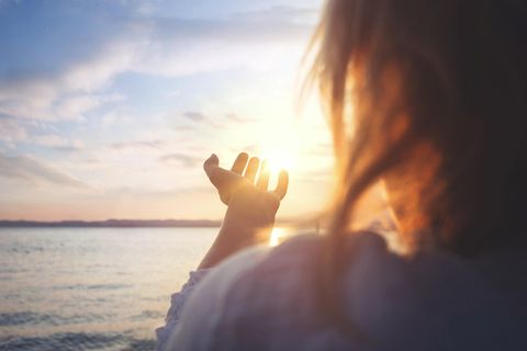 Glaube und Meditation: Ist da wer? Und wenn ja: wo? Meine Suche nach höheren Mächten zwischen Om und Amen