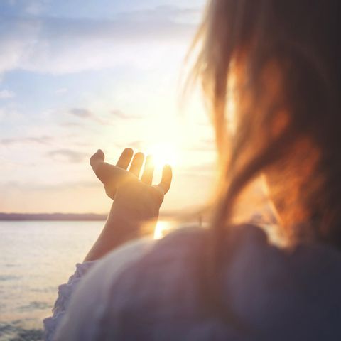 Glaube und Meditation: Ist da wer? Und wenn ja: wo? Meine Suche nach höheren Mächten zwischen Om und Amen
