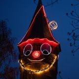 Eitorf: Das Turmgesicht der Villa Boge   Seit rund 20 Jahren schmückt die Familie Baumgart in in Nordrhein-Westfalen mit großem Aufwand für die Adventszeit ihr Anwesen.