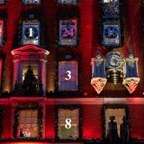 London: Der Countdown läuft  Zu einem überdimensionalen Adventskalender hat sich die Fassade des Kaufhauses Fortnum and Mason verwandelt.