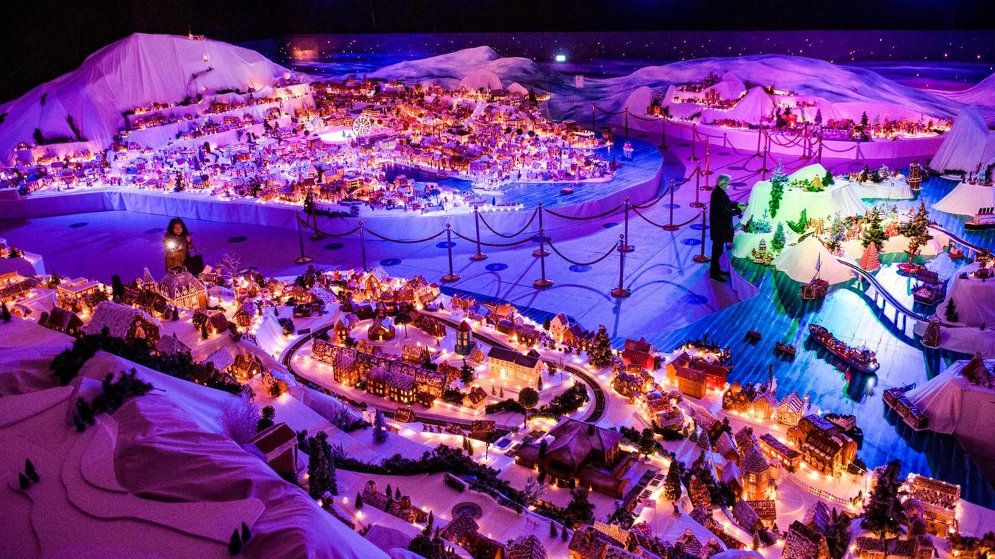 Bergen: Eine Miniaturstadt zum Durchschreiten  Die norwegische Hafenstadt ist für die nachgebaute Kleinversion aus Lebkuchenhäuschen bekannt, die in der langen Dunkelheit im Dezember farbig illuminiert werden.