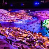 Bergen: Eine Miniaturstadt zum Durchschreiten  Die norwegische Hafenstadt ist für die nachgebaute Kleinversion aus Lebkuchenhäuschen bekannt, die in der langen Dunkelheit im Dezember farbig illuminiert werden.