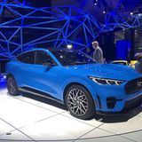 Autos wie Ford Mustang Mach-E GT haben große Batterien, die dementsprechend lange geladen werden müssen