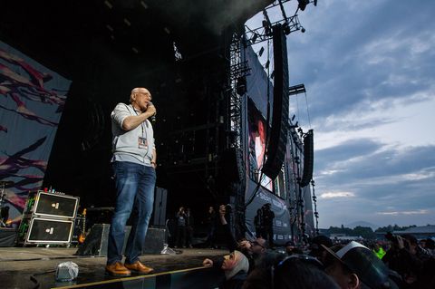 Marek Lieberberg spricht 2016 bei "Rock am Ring" in Mending zum Publikum