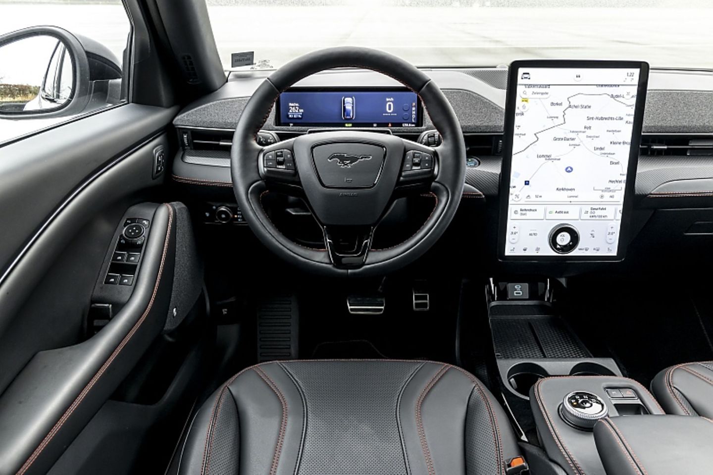 Tesla lässt grüßen: Cockpit mit 15,5 Zoll großen Display