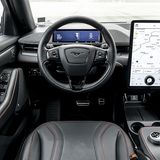 Tesla lässt grüßen: Cockpit mit 15,5 Zoll großen Display