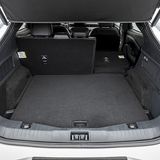 Der Kofferraum hat ein Fassungsvermögen von 402 bis 1.420 Litern