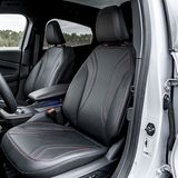 Die Sitze sind bequem, bieten aber nicht den ultimativen Seitenhalt