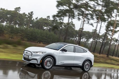 Die maximale Reichweite des Ford Mustang Mach-E AWD beträgt 540 Kilometer