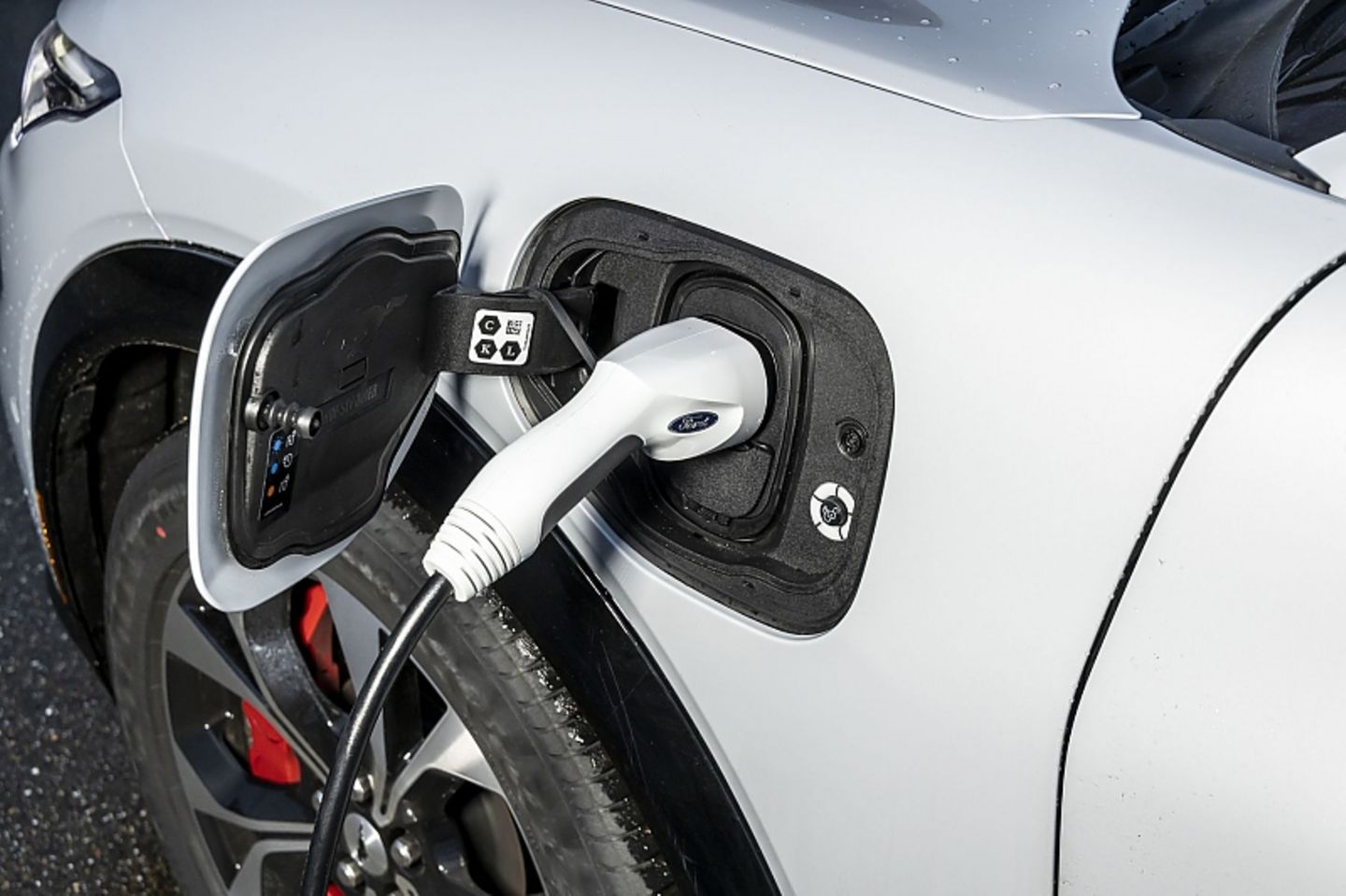 An einem 150 kW-Schnelllader sind die Akkus nach etwa 45 Minuten zu 80 Prozent gefüllt