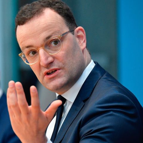 Gesundheitsminister Jens Spahn gestikuliert