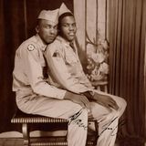 Ein ausgesprochen seltenes Foto: Unter den rund 2800 Aufnahmen sind gerade mal 20 zu finden, die ein afroamerikanisches Paar zeigen. Dieses von 1951 stammt zusätzlich noch von Armeeangehörigen. 