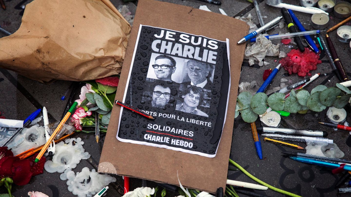 Ein Poster mit der Zeile "Je Suis Charlie", also ich bin Charlie