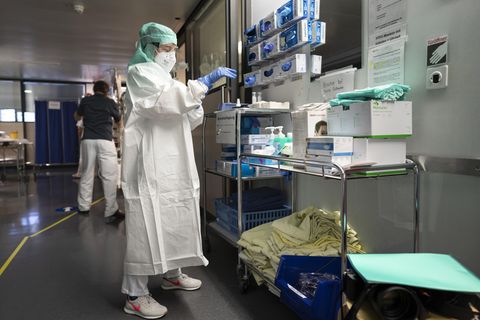 Die Zahl der Coronavirus-Neuinfektionen ist am Donnerstag erneut stark angestiegen
