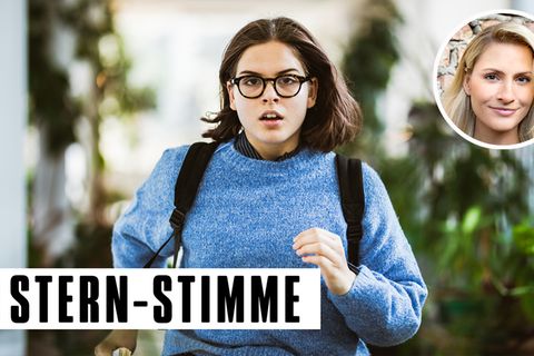 Eine rennende Studentin
